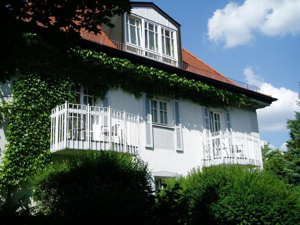 Guest house Am Schlosspark 3*